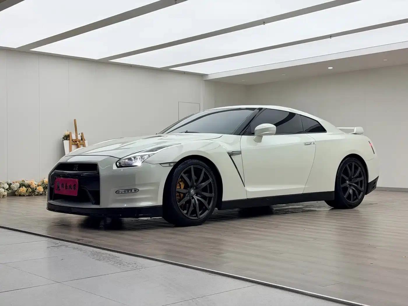 Nissan GT-R 2010 3.8T US Spec — миниатюра 1