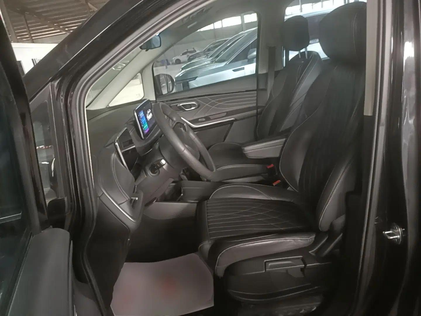 Used SAIC MAXUS Dajia 9 2022 Long-Range Oasis 7-Seater Version — миниатюра 17