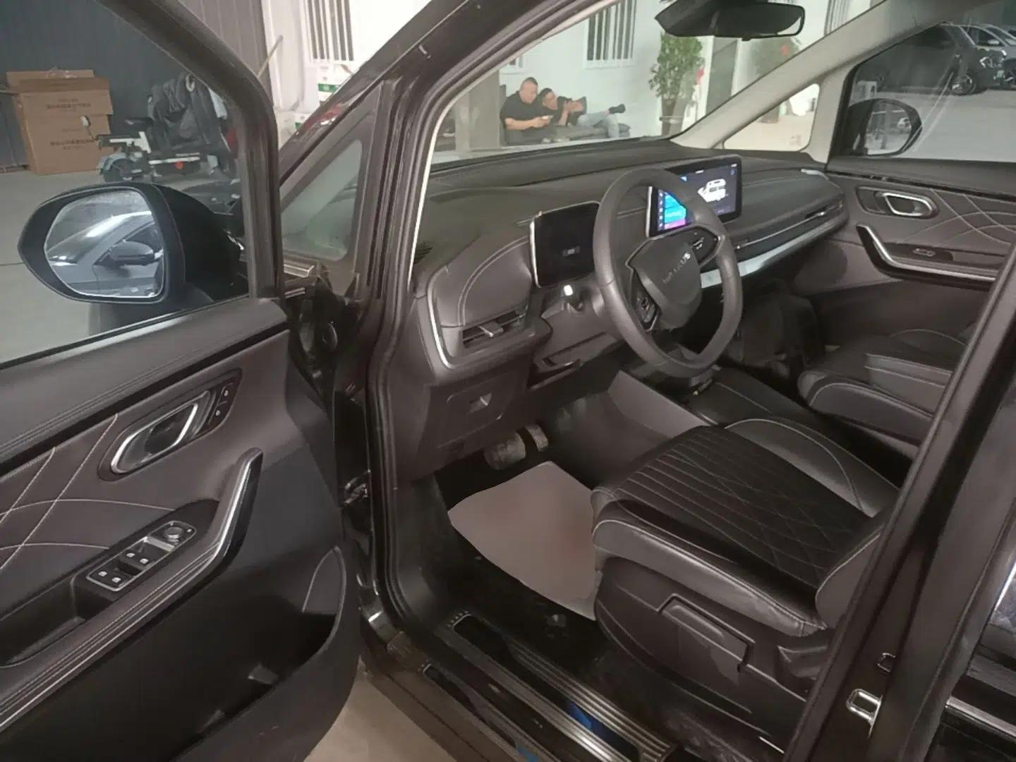 Used SAIC MAXUS Dajia 9 2022 Long-Range Oasis 7-Seater Version — миниатюра 18