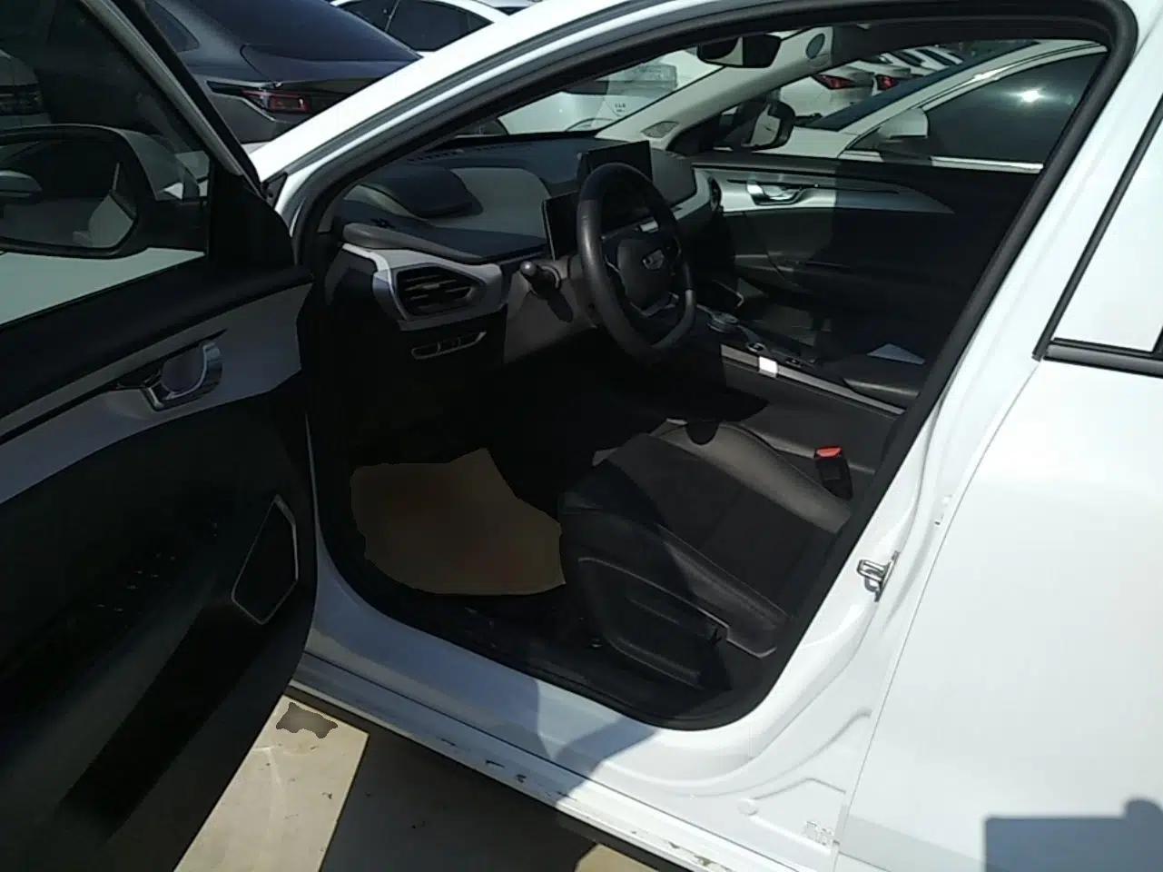 Used Geometry A 2024 500KM Travel Edition — миниатюра 18