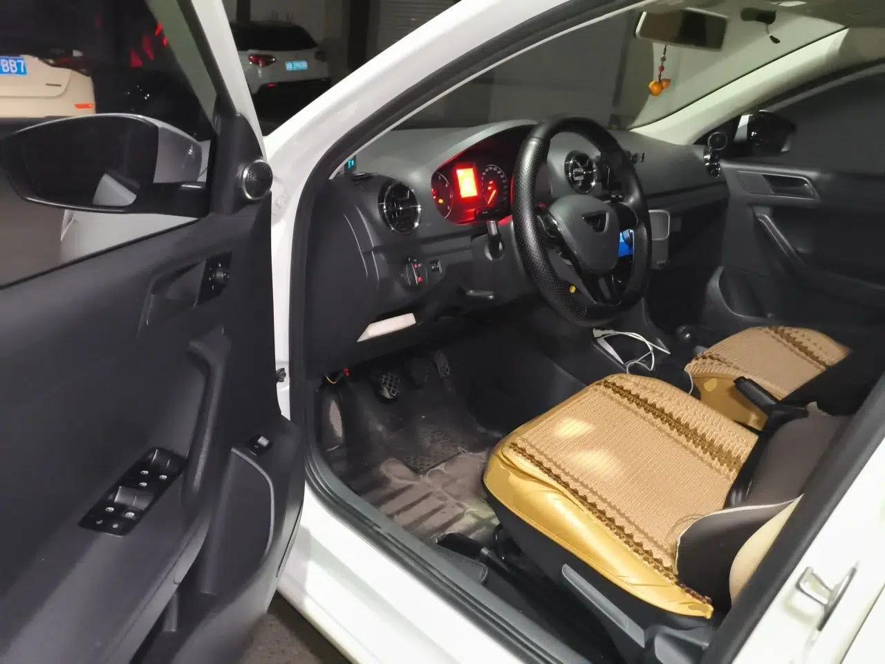 Used Jetta VA3 2021 1.5L Manual Entry-Level Version — миниатюра 16