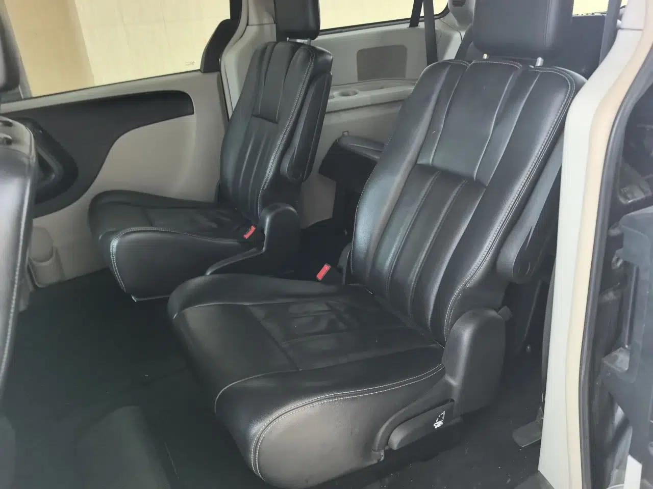 Used Chrysler Grand Voyager  — миниатюра 17