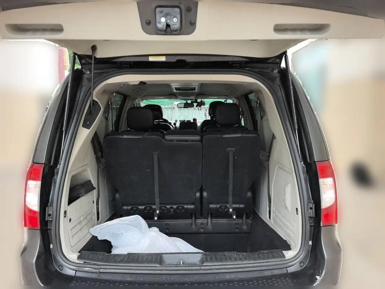 Used Chrysler Grand Voyager  — миниатюра 19