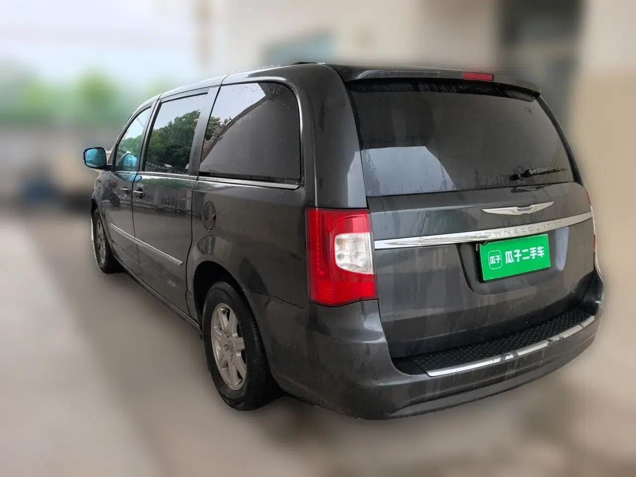 Used Chrysler Grand Voyager  — миниатюра 4