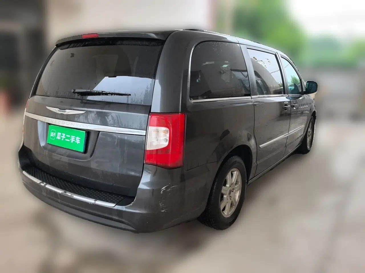 Used Chrysler Grand Voyager  — миниатюра 6