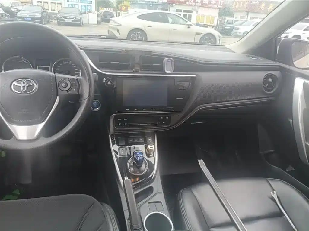 Levin Hybrid E+ 2019 1.8PH GS E-CVT Elite Sunroof Edition — миниатюра 13