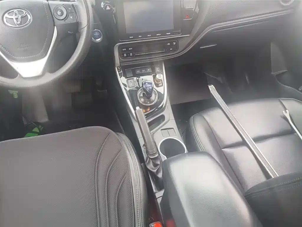 Levin Hybrid E+ 2019 1.8PH GS E-CVT Elite Sunroof Edition — миниатюра 14