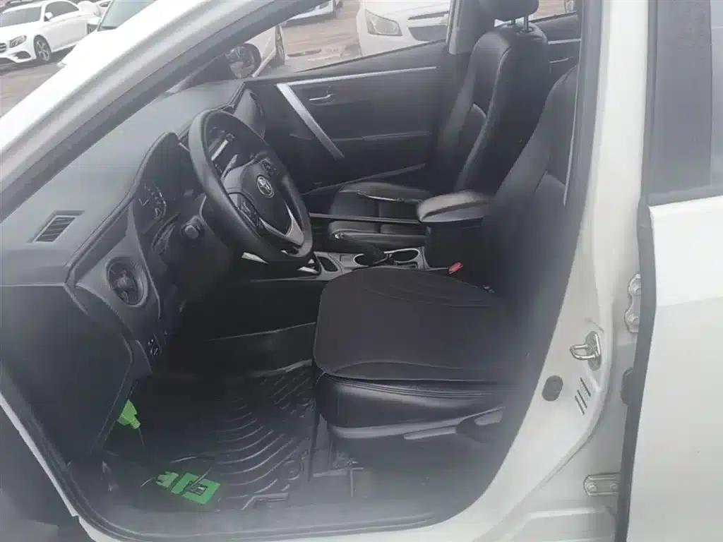 Levin Hybrid E+ 2019 1.8PH GS E-CVT Elite Sunroof Edition — миниатюра 15