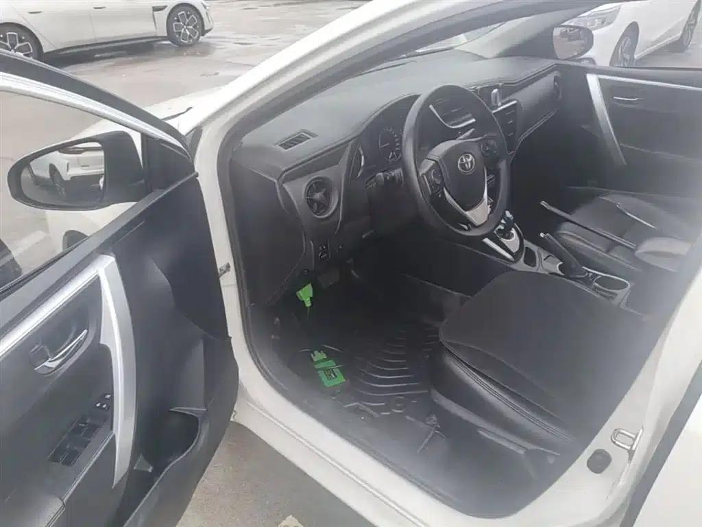 Levin Hybrid E+ 2019 1.8PH GS E-CVT Elite Sunroof Edition — миниатюра 16