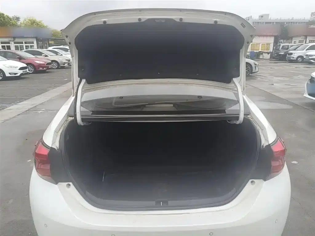 Levin Hybrid E+ 2019 1.8PH GS E-CVT Elite Sunroof Edition — миниатюра 19
