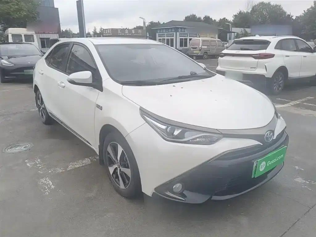 Levin Hybrid E+ 2019 1.8PH GS E-CVT Elite Sunroof Edition — миниатюра 4