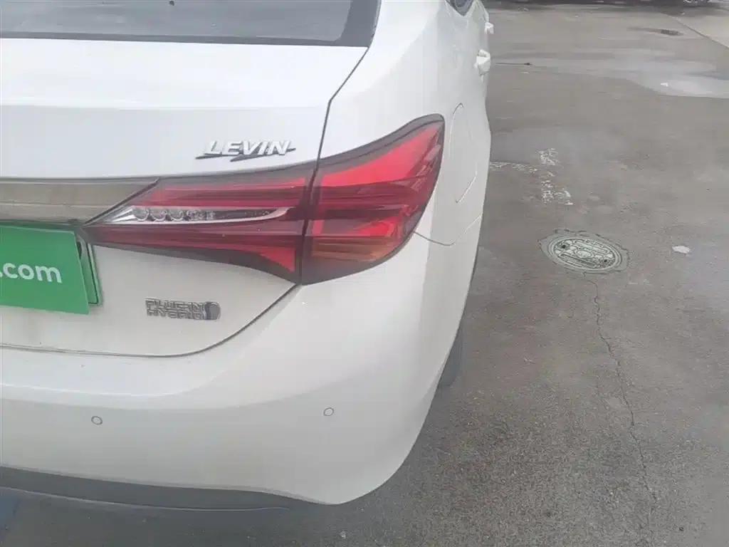 Levin Hybrid E+ 2019 1.8PH GS E-CVT Elite Sunroof Edition — миниатюра 8