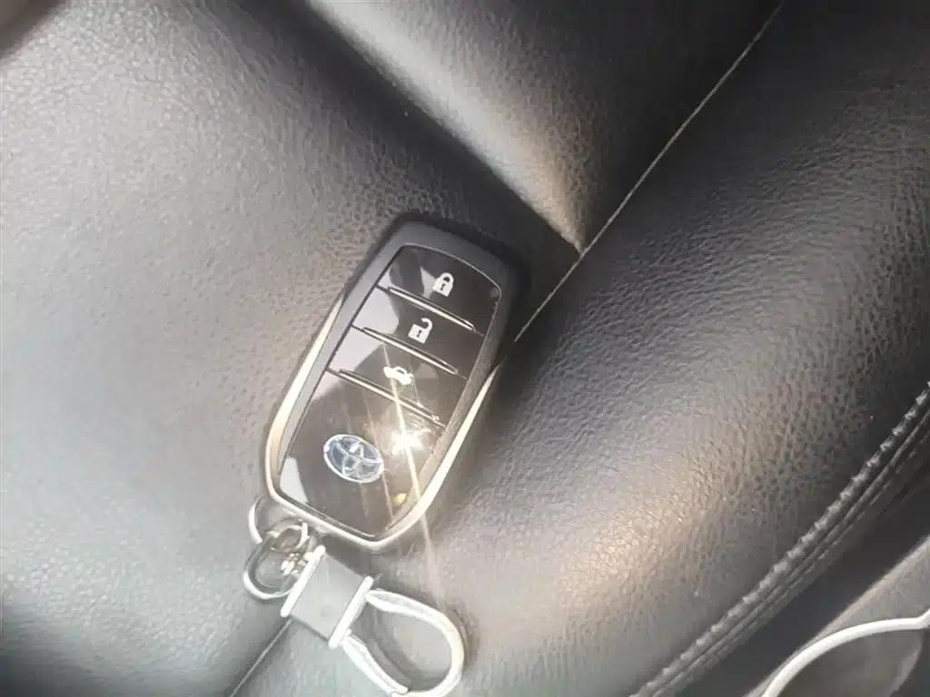 Levin Hybrid E+ 2019 1.8PH GS E-CVT Elite Sunroof Edition — миниатюра 9