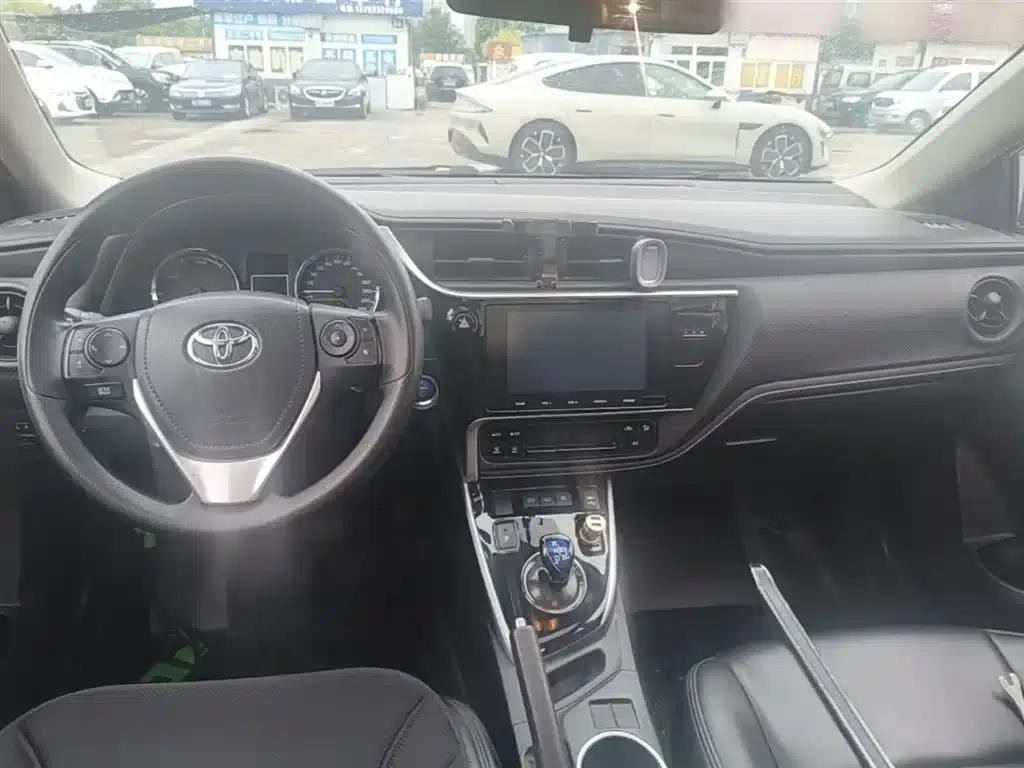 Levin Hybrid E+ 2019 1.8PH GS E-CVT Elite Sunroof Edition — миниатюра 10