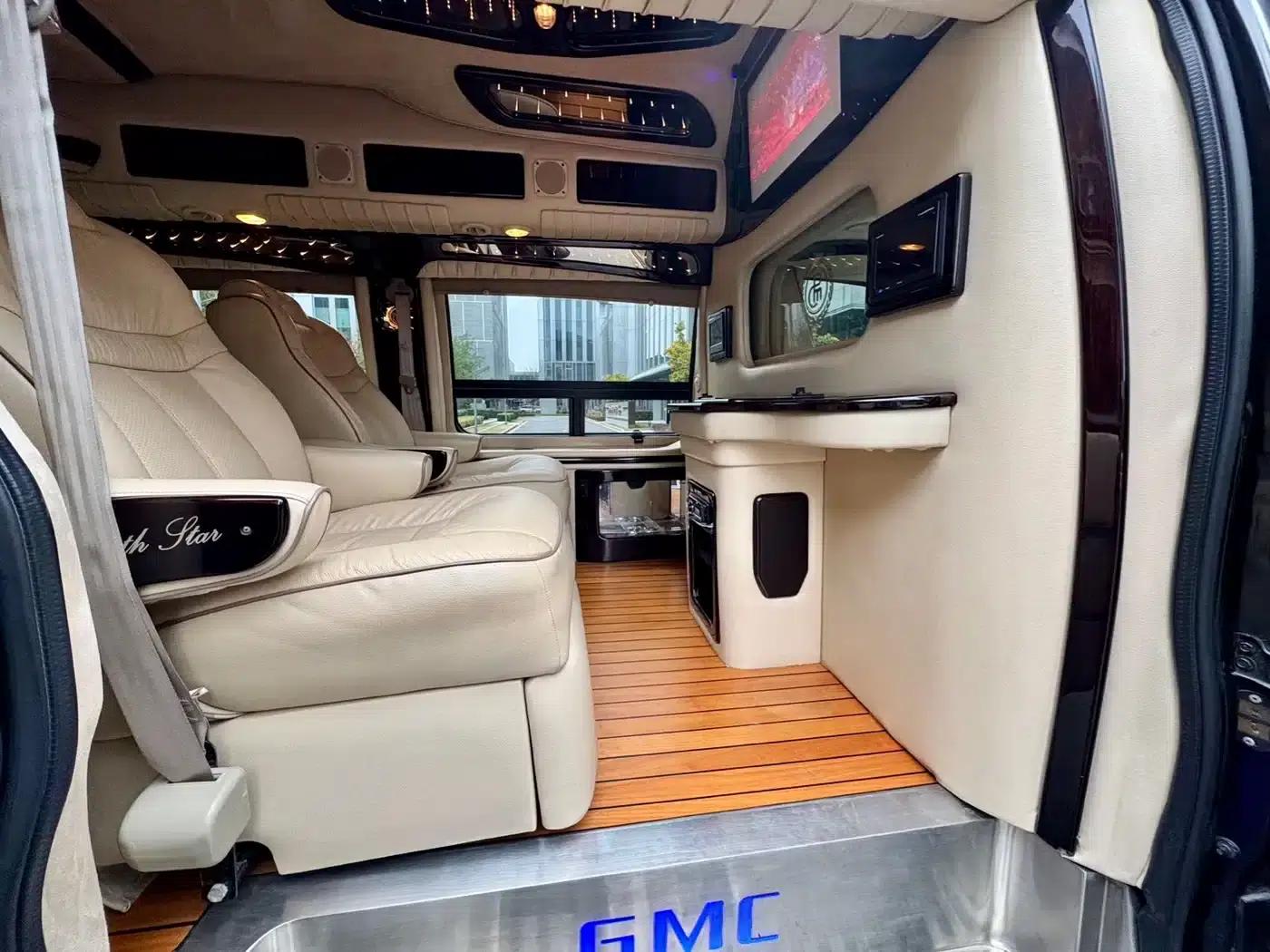 2011 SAVANA 5.3L Business Star 7-seater — миниатюра 11