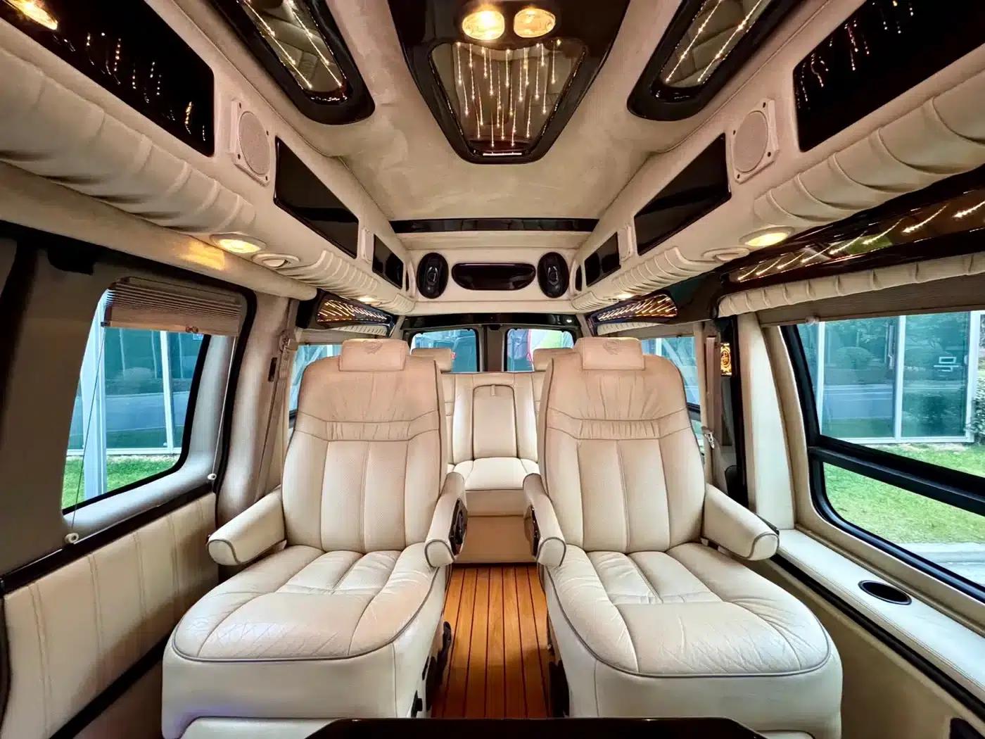 2011 SAVANA 5.3L Business Star 7-seater — миниатюра 12