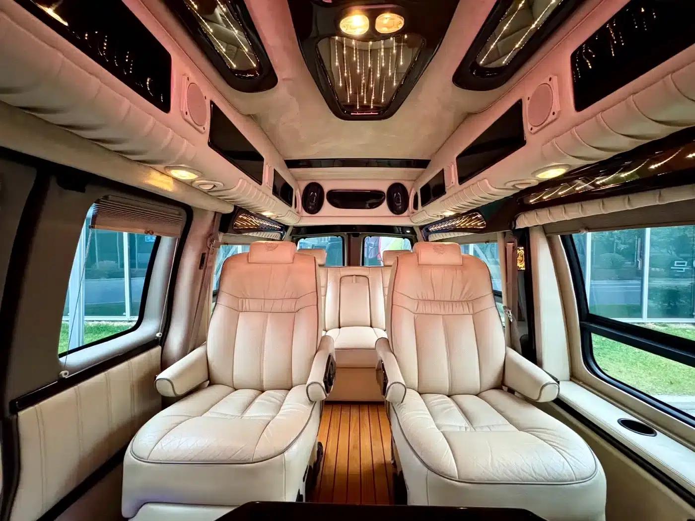 2011 SAVANA 5.3L Business Star 7-seater — миниатюра 13
