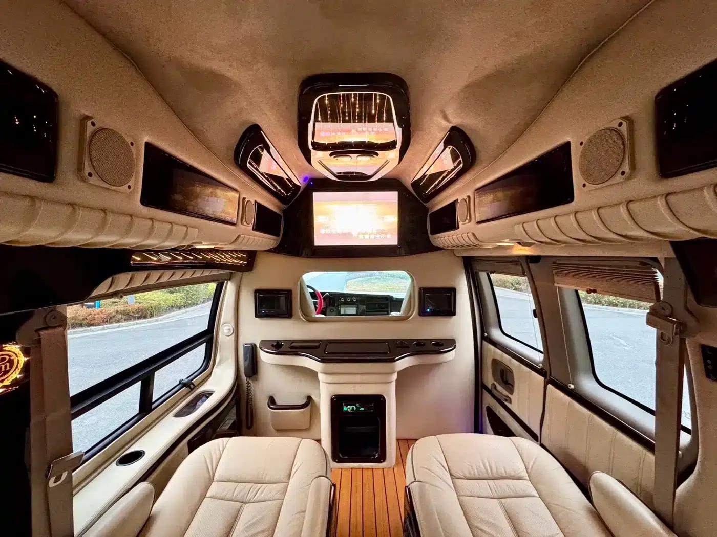 2011 SAVANA 5.3L Business Star 7-seater — миниатюра 14