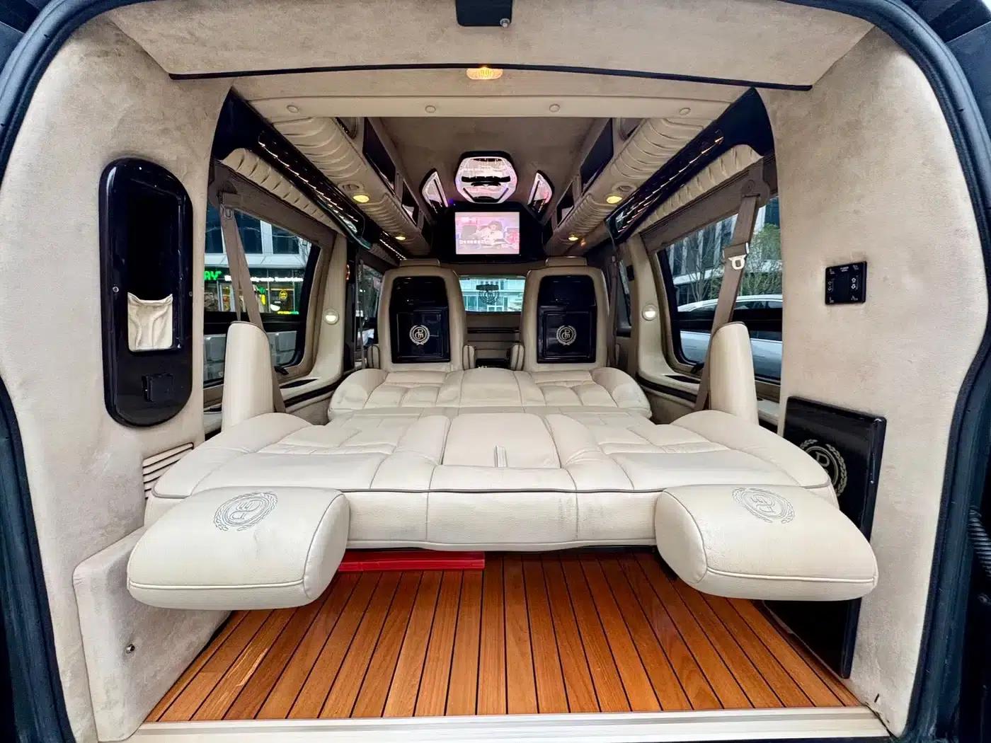 2011 SAVANA 5.3L Business Star 7-seater — миниатюра 17