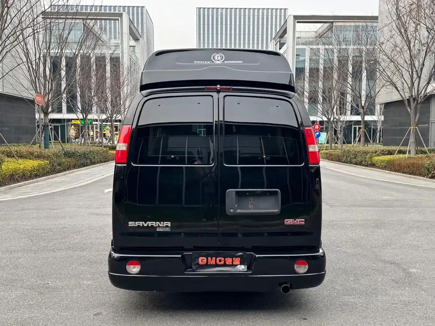 2011 SAVANA 5.3L Business Star 7-seater — миниатюра 6