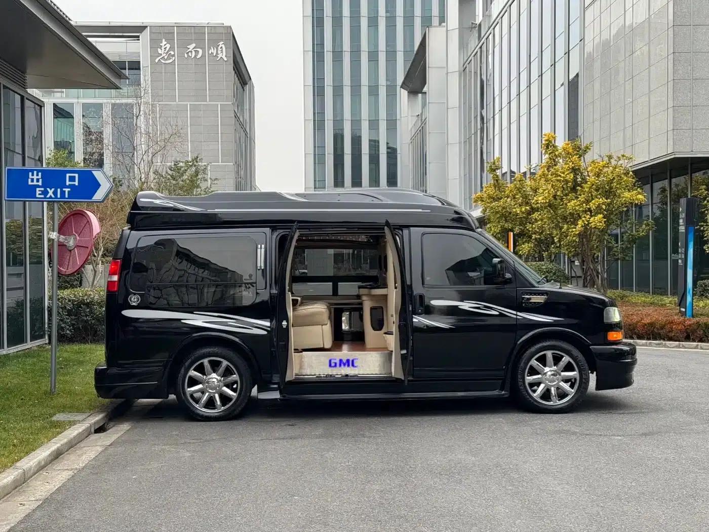 2011 SAVANA 5.3L Business Star 7-seater — миниатюра 9