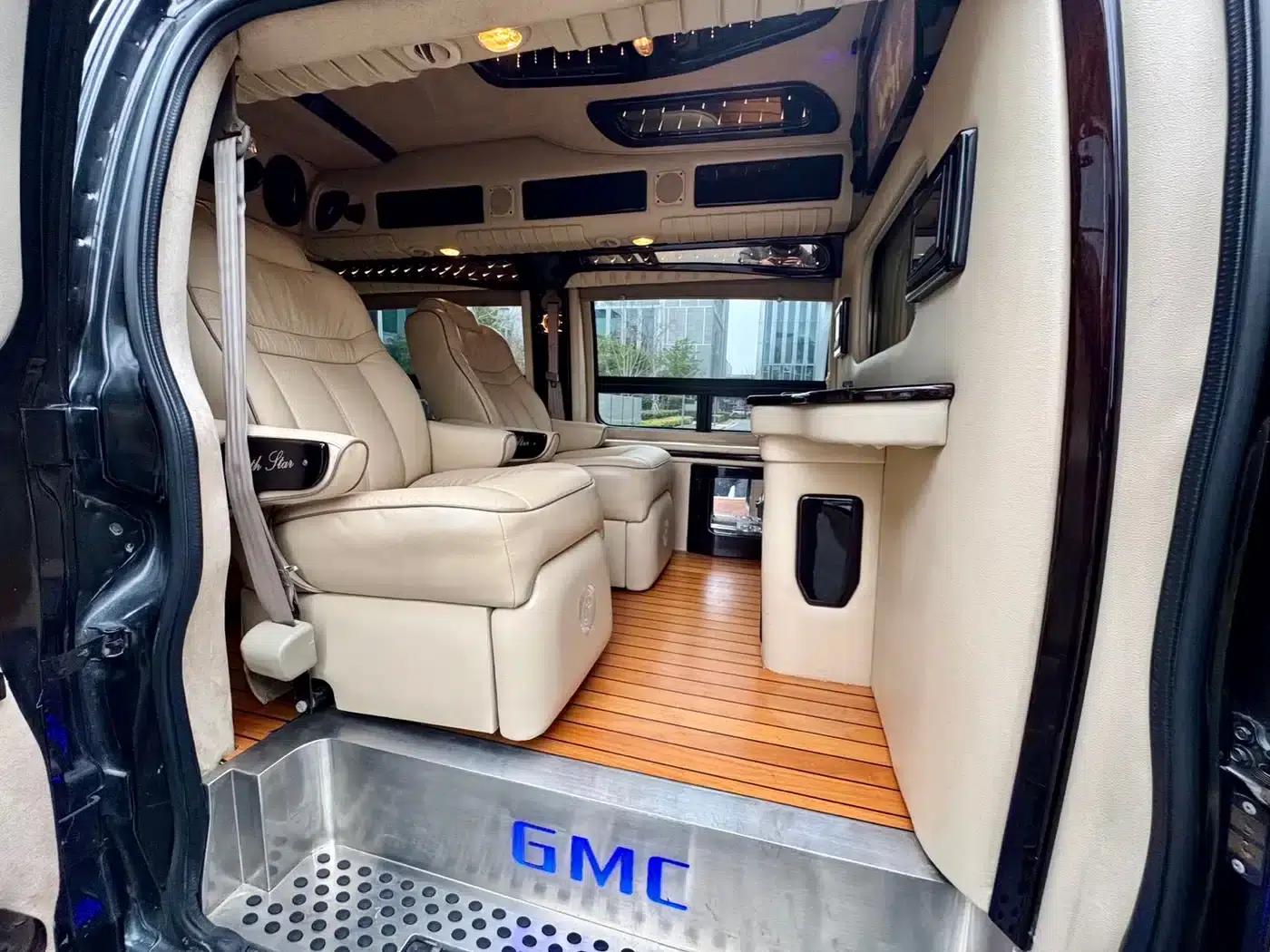2011 SAVANA 5.3L Business Star 7-seater — миниатюра 10