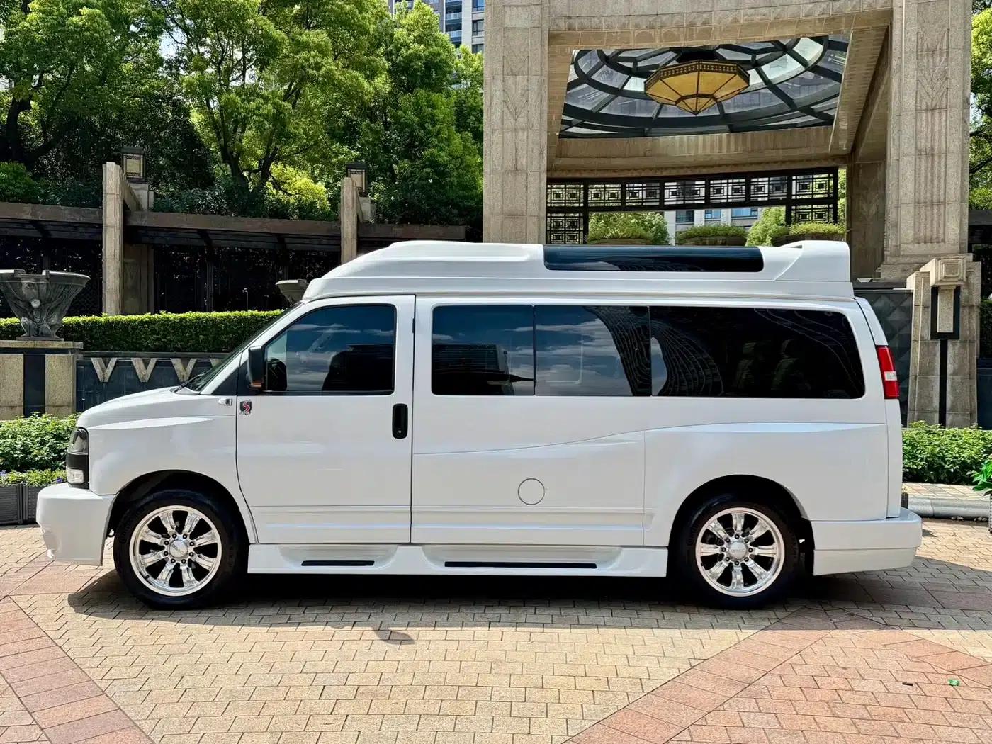 2018 SAVANA 6.0L 2500s Supreme Edition — миниатюра 4