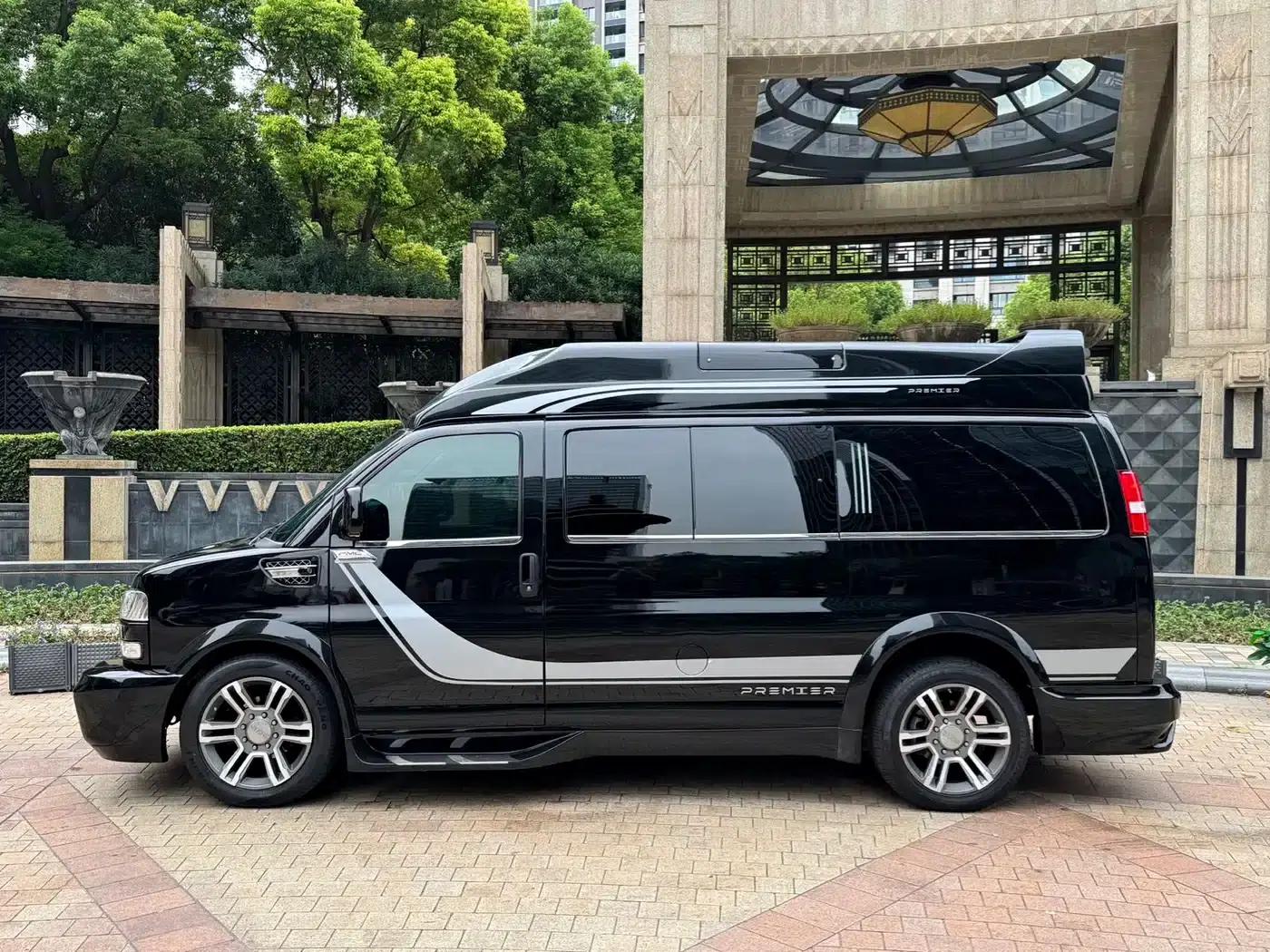 2020 SAVANA 6.0L G760 Elegant Supreme Edition — миниатюра 4