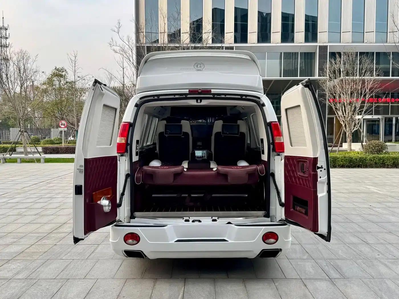 2016 SAVANA 5.3L G660S 4WD Elegant Collection Edition — миниатюра 18
