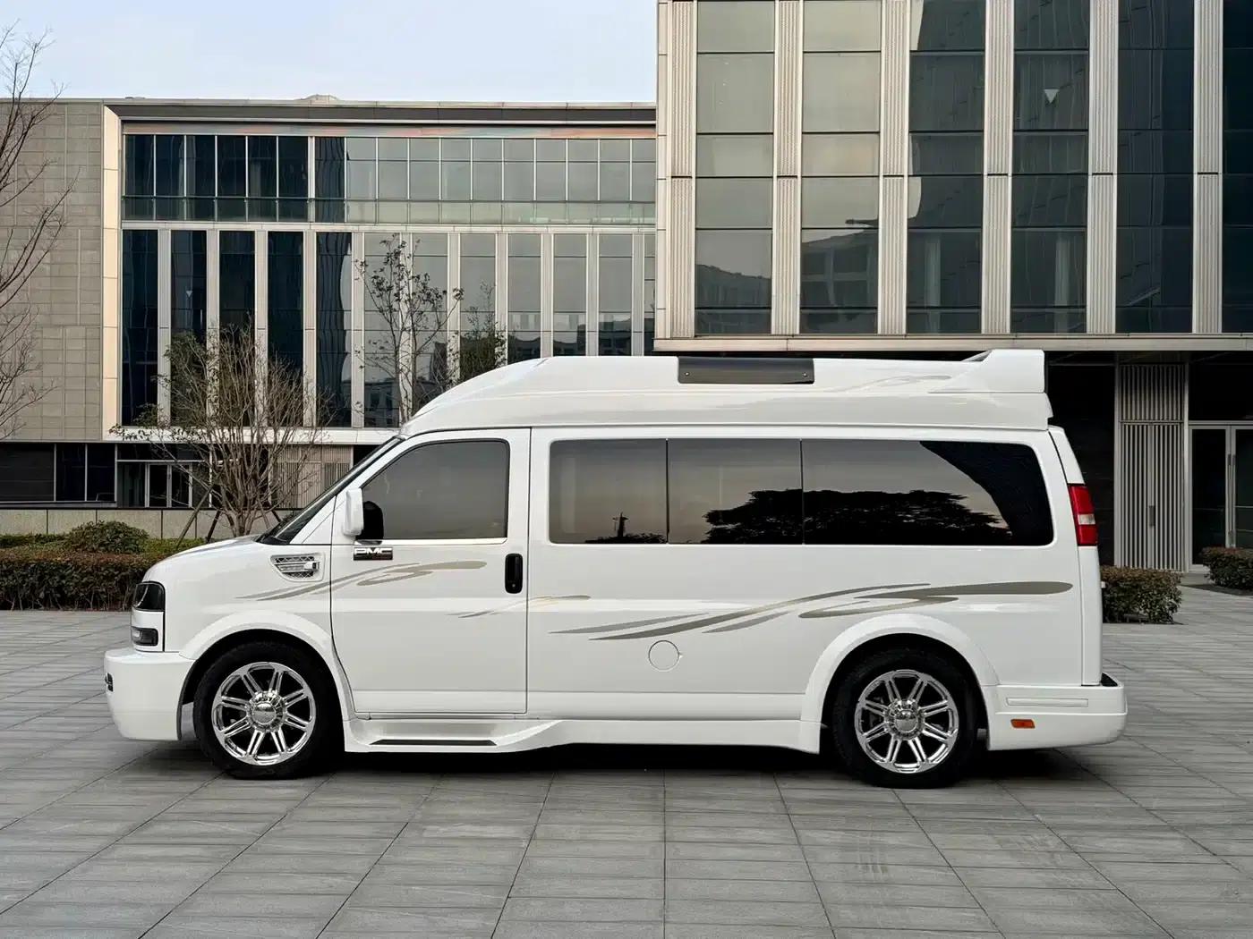 2016 SAVANA 5.3L G660S 4WD Elegant Collection Edition — миниатюра 4