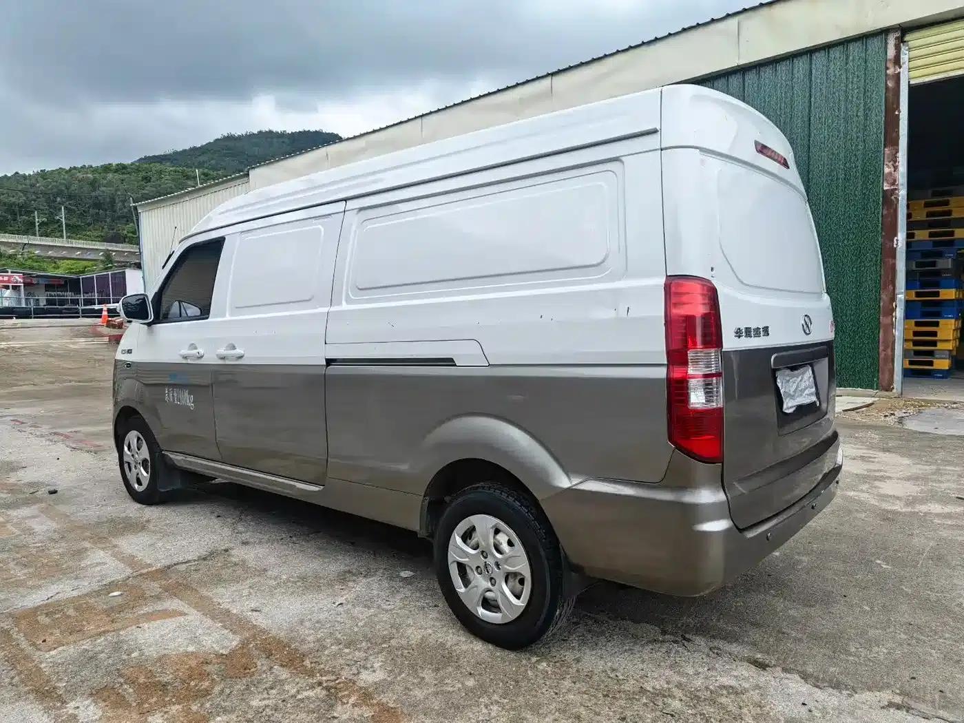 New Hiace X30L CNG 2018 Model 1.5L Premium Edition Natural Gas Van with Cargo Box SWFC15 — миниатюра 4