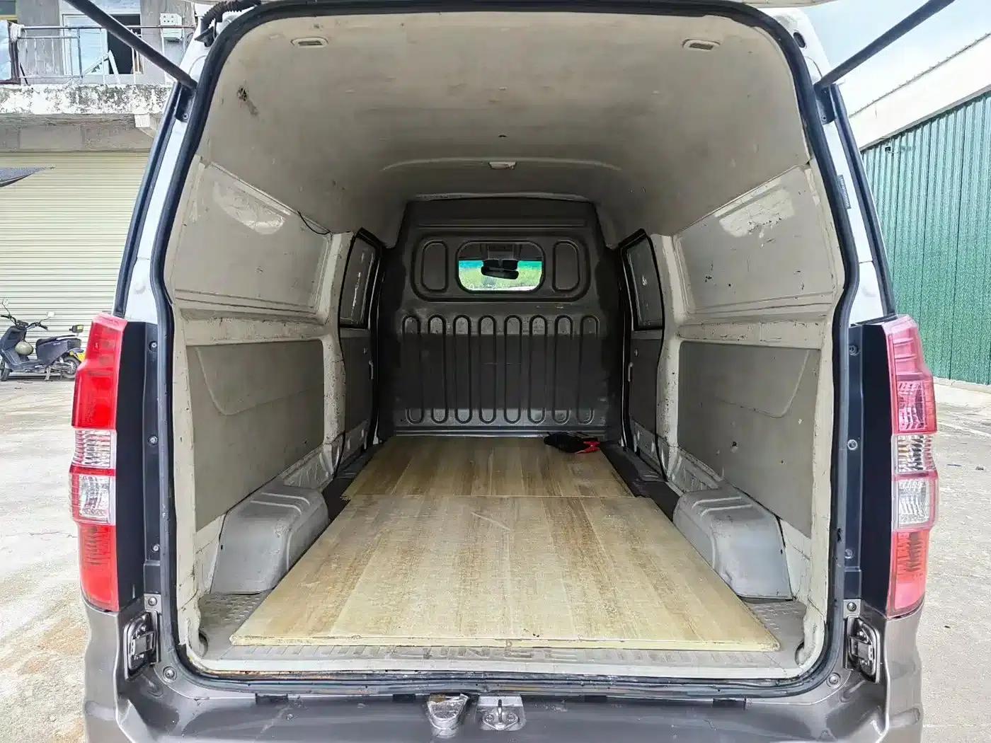 New Hiace X30L CNG 2018 Model 1.5L Premium Edition Natural Gas Van with Cargo Box SWFC15 — миниатюра 5