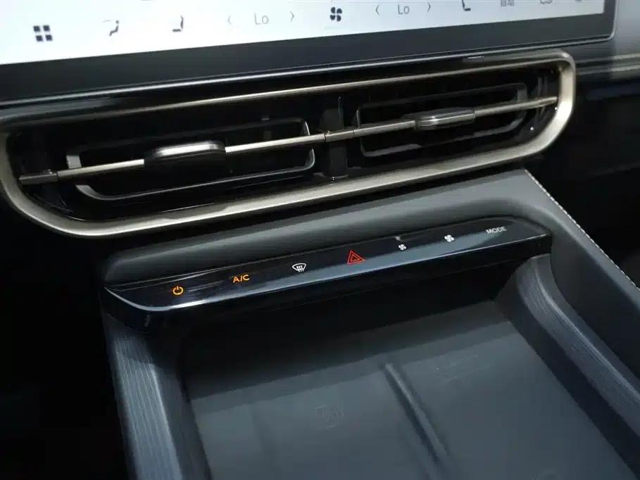 Jetour X90 PRO 2024 2.0T DCT Premium Edition 7-seater — миниатюра 19