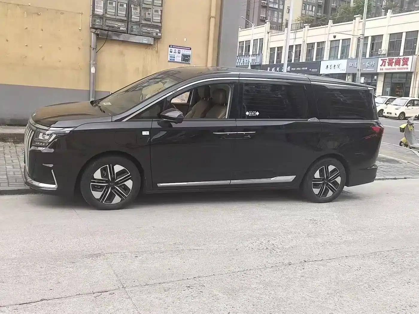 Refine RF8 PHEV 2024 HarmonyOS Edition 1.5T 150KM Flagship Model Lithium Iron Phosphate — миниатюра 2