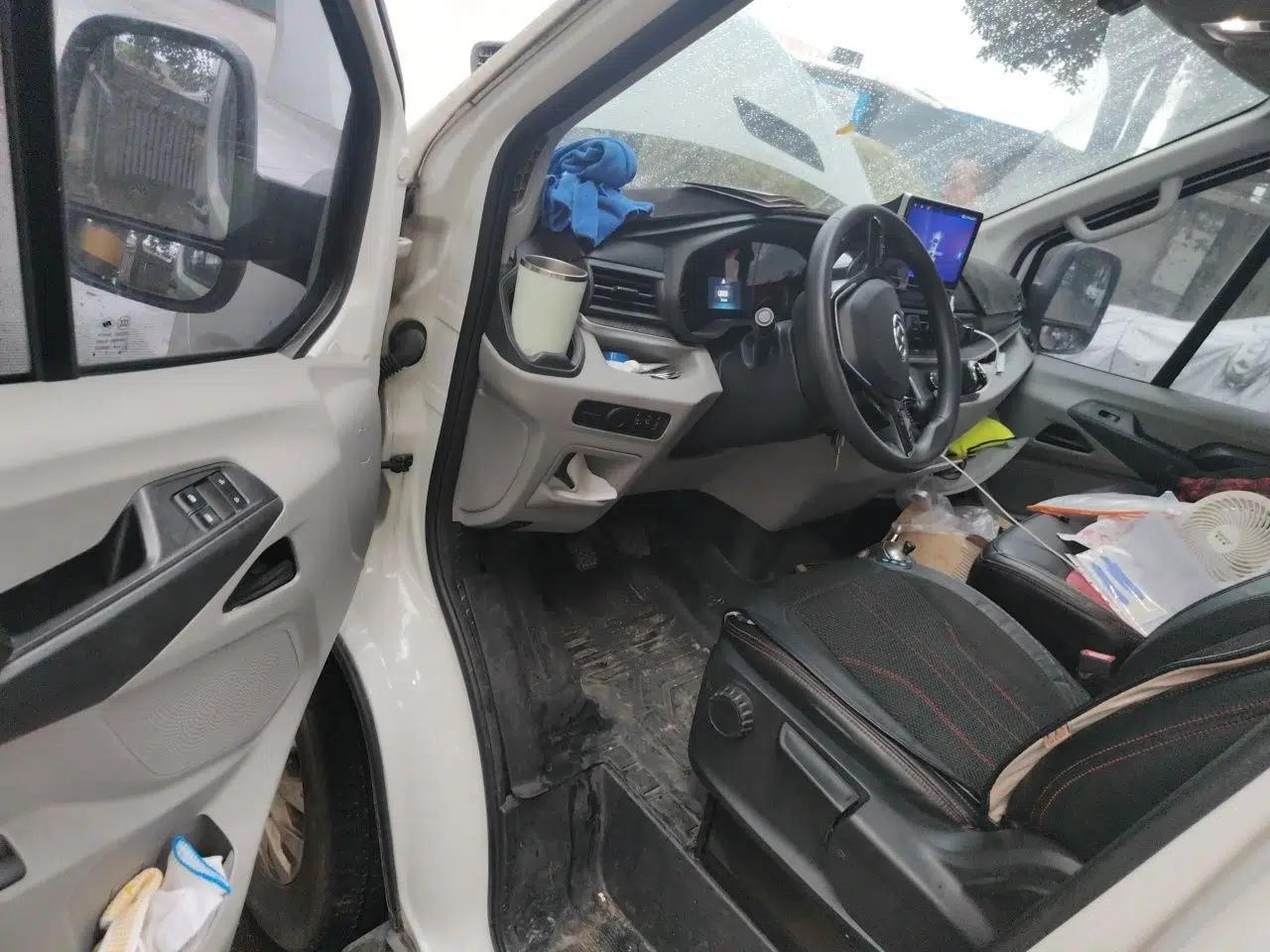Used SAIC MAXUS Xintu V90 2022 2.0T Manual VAN Rear-Drive Long Wheelbase High Roof Single Rear Tire 3-Seater — миниатюра 16