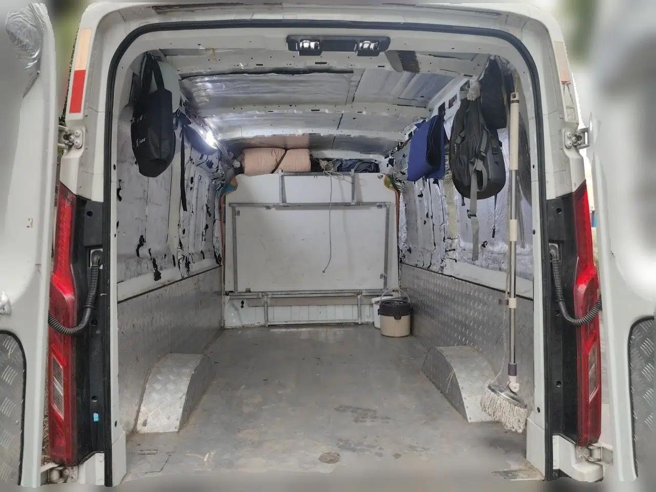 Used SAIC MAXUS Xintu V90 2022 2.0T Manual VAN Rear-Drive Long Wheelbase High Roof Single Rear Tire 3-Seater — миниатюра 19