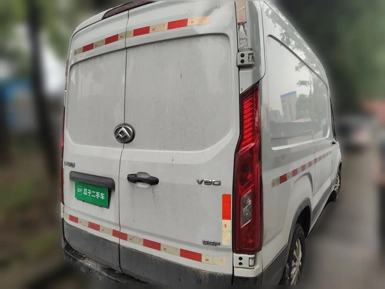 Used SAIC MAXUS Xintu V90 2022 2.0T Manual VAN Rear-Drive Long Wheelbase High Roof Single Rear Tire 3-Seater — миниатюра 6