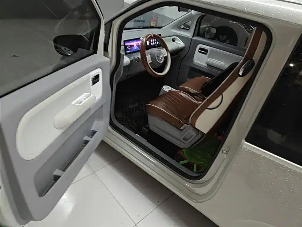 Wuling Air ev Clear Sky 2023 Model, Four-Seat - Advanced Edition — миниатюра 16
