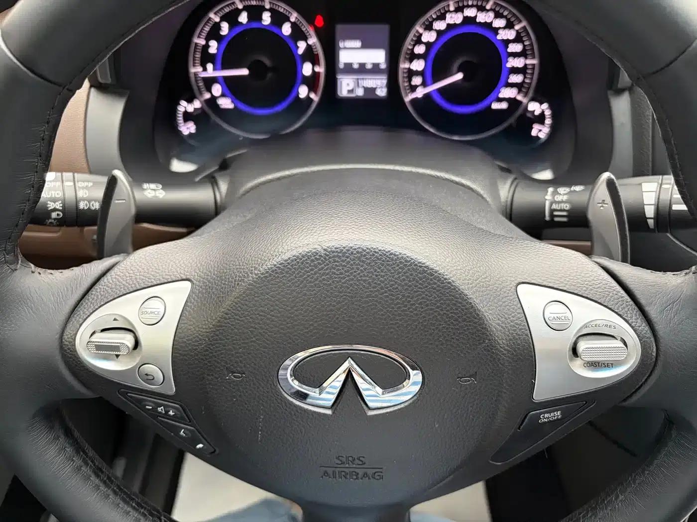 Infiniti QX70 2013 3.7L Standard Edition — миниатюра 15