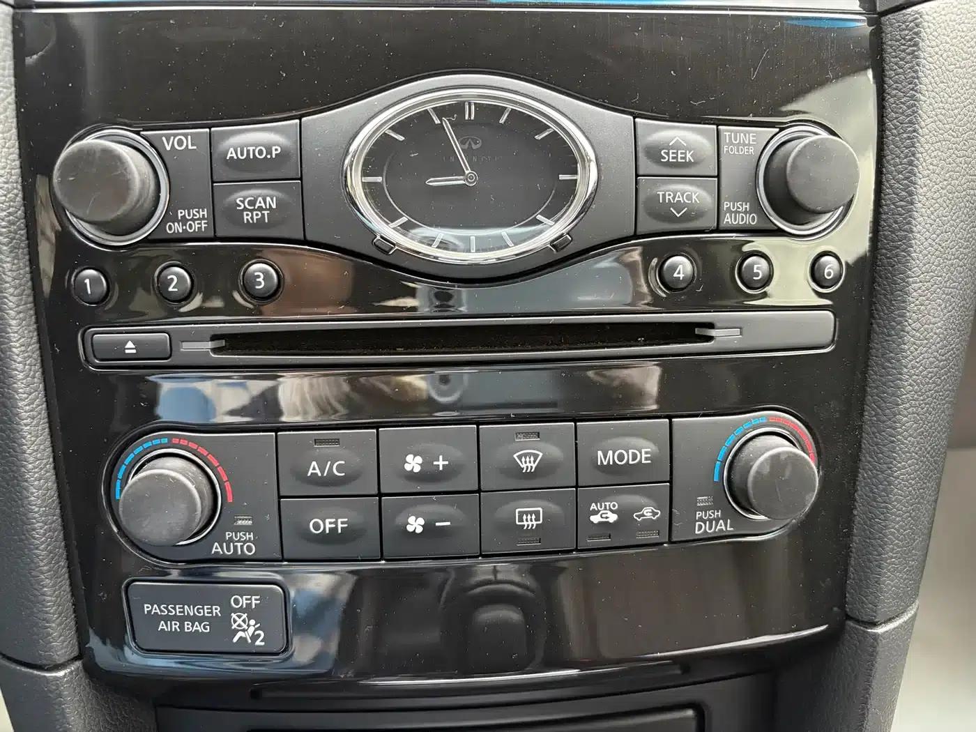 Infiniti QX70 2013 3.7L Standard Edition — миниатюра 18