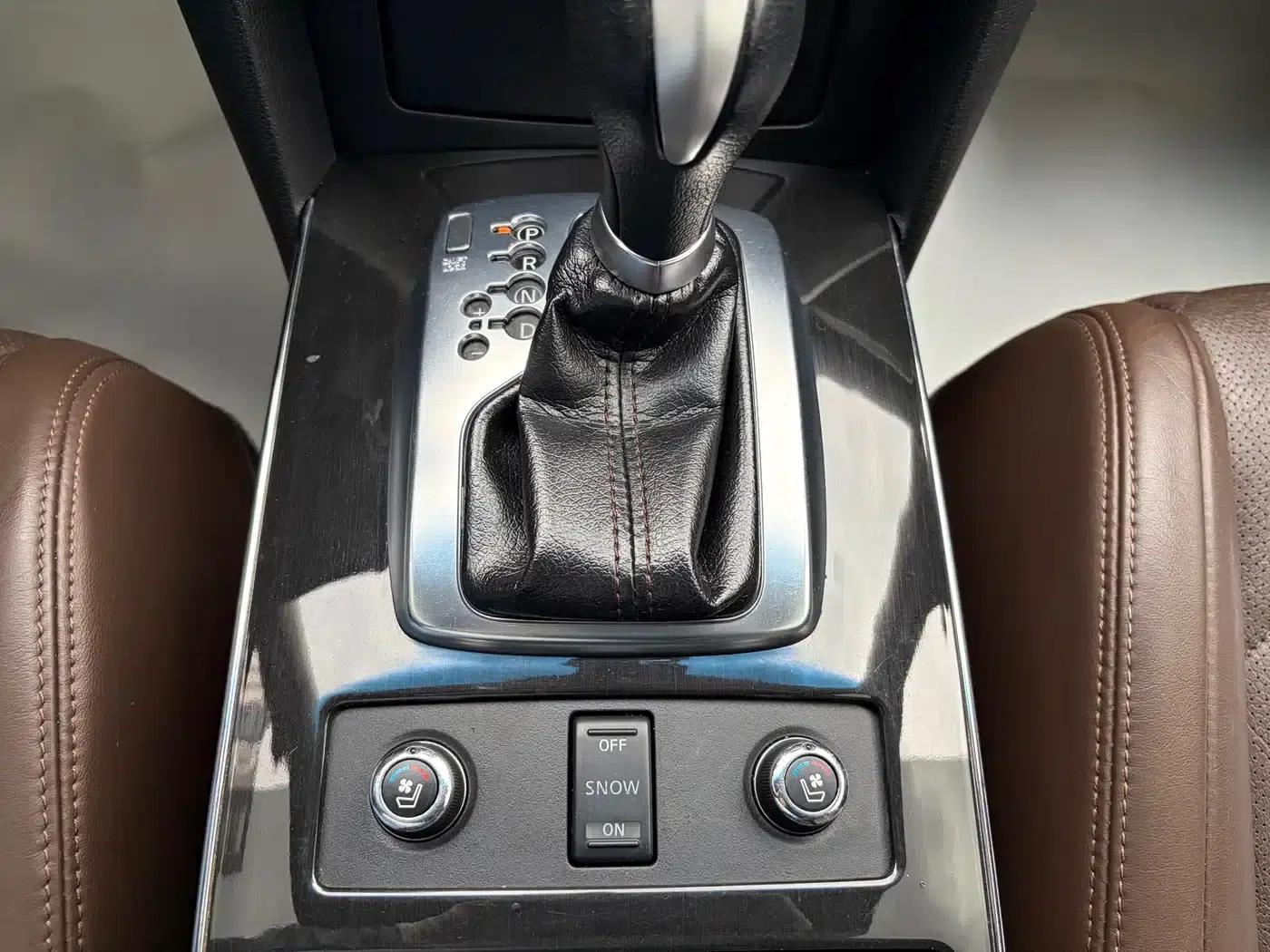 Infiniti QX70 2013 3.7L Standard Edition — миниатюра 19