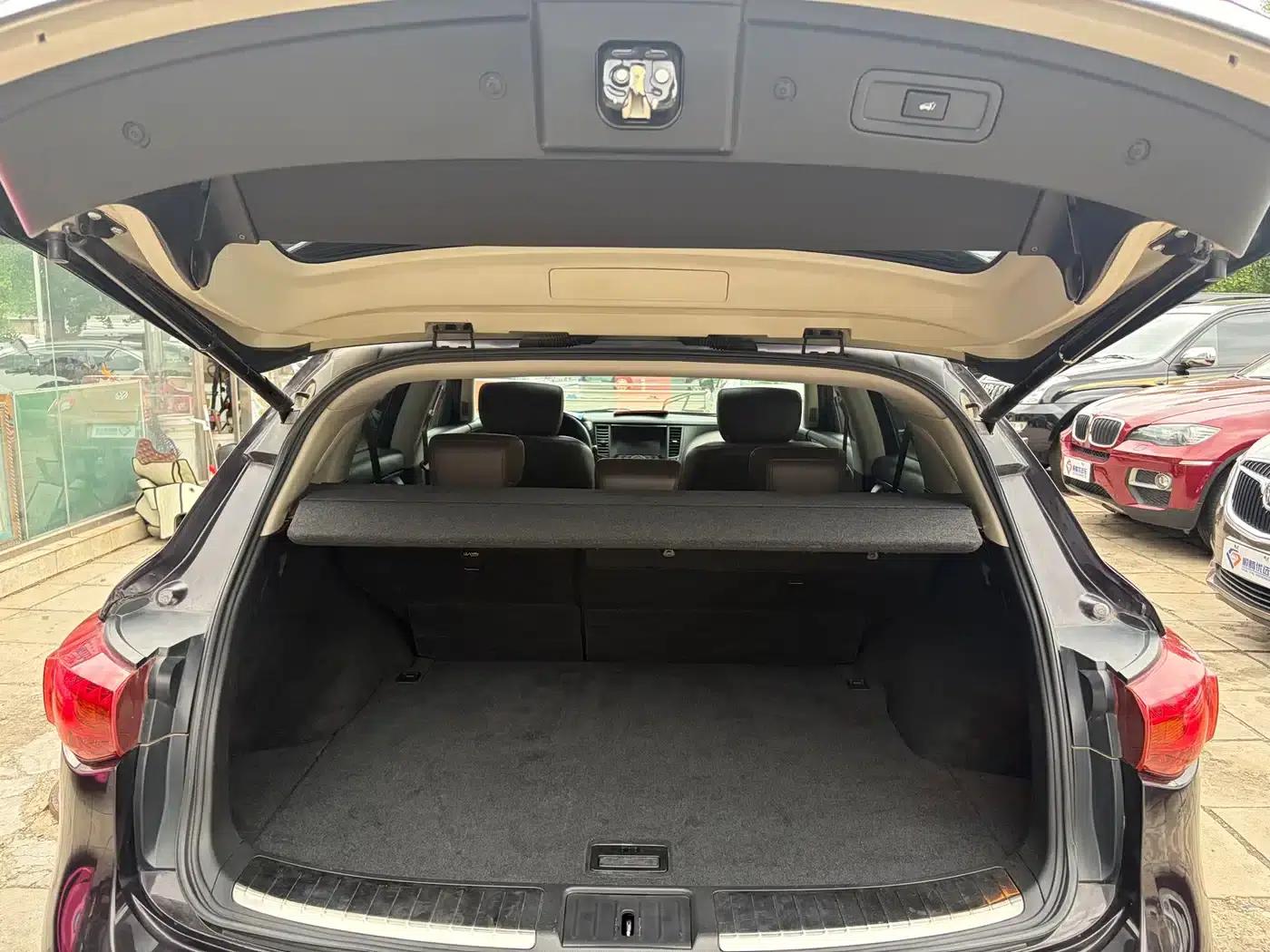 Infiniti QX70 2013 3.7L Standard Edition — миниатюра 22