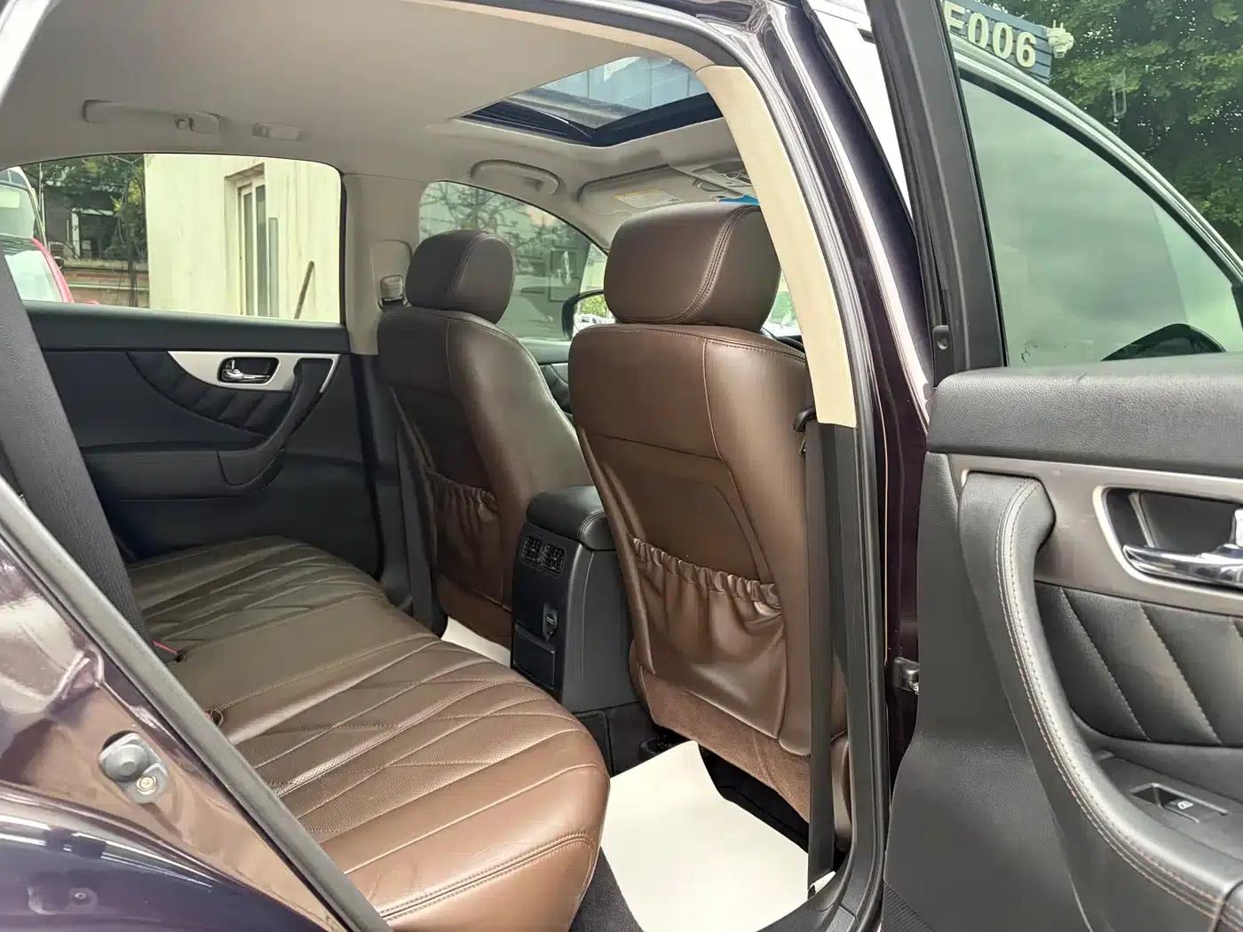 Infiniti QX70 2013 3.7L Standard Edition — миниатюра 23