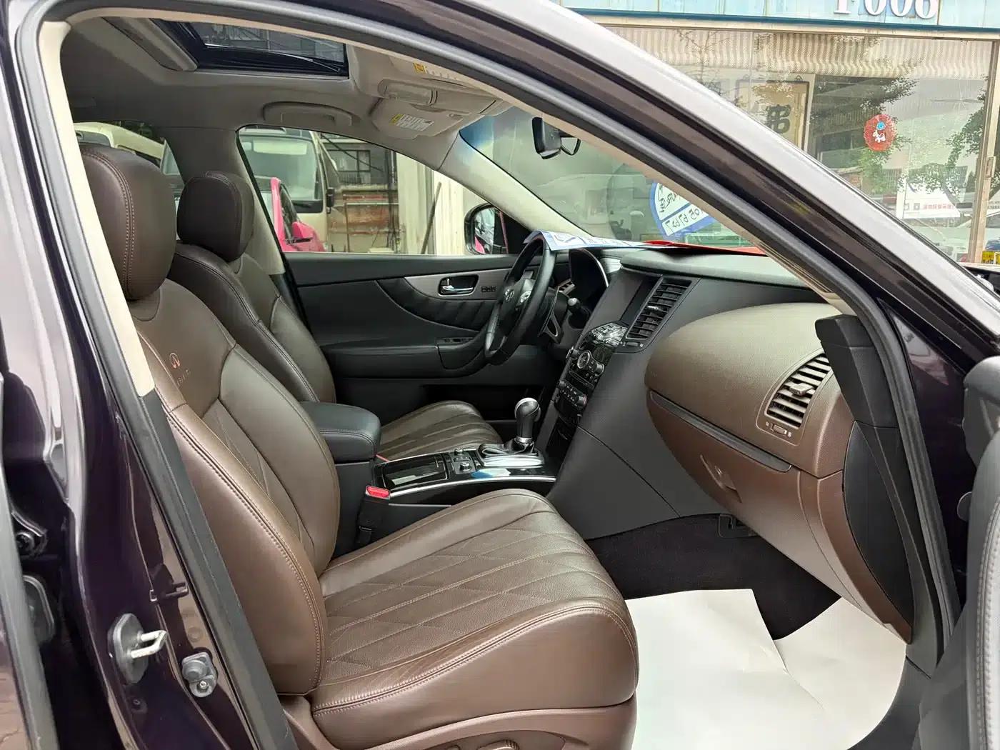 Infiniti QX70 2013 3.7L Standard Edition — миниатюра 24