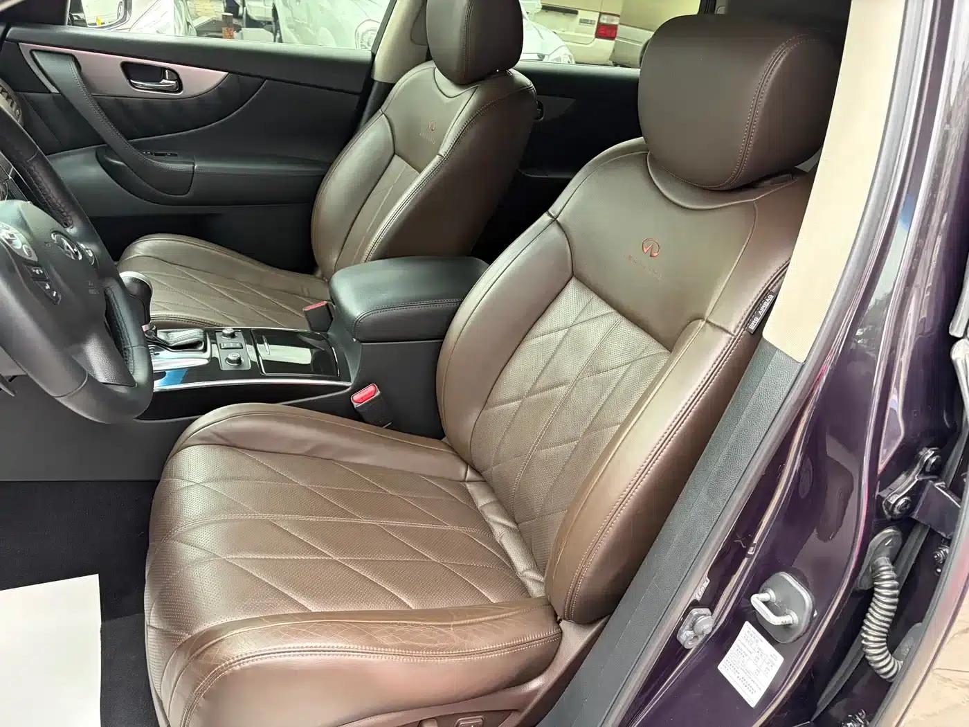 Infiniti QX70 2013 3.7L Standard Edition — миниатюра 10