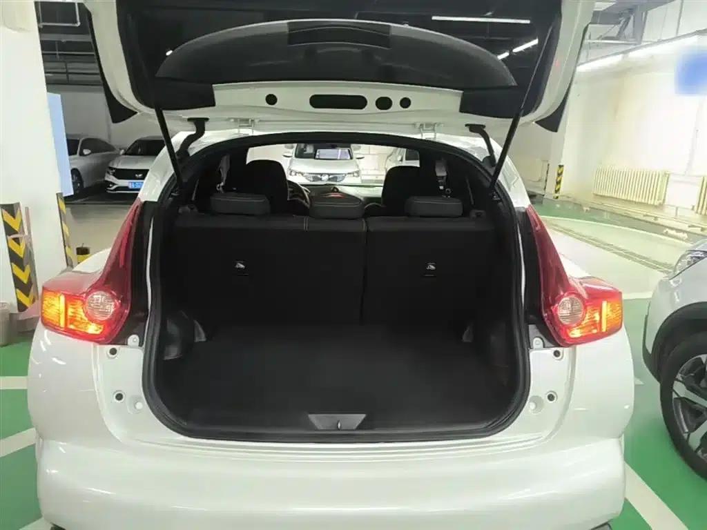 Infiniti ESQ 2014 1.6L Sporty Edition — миниатюра 19