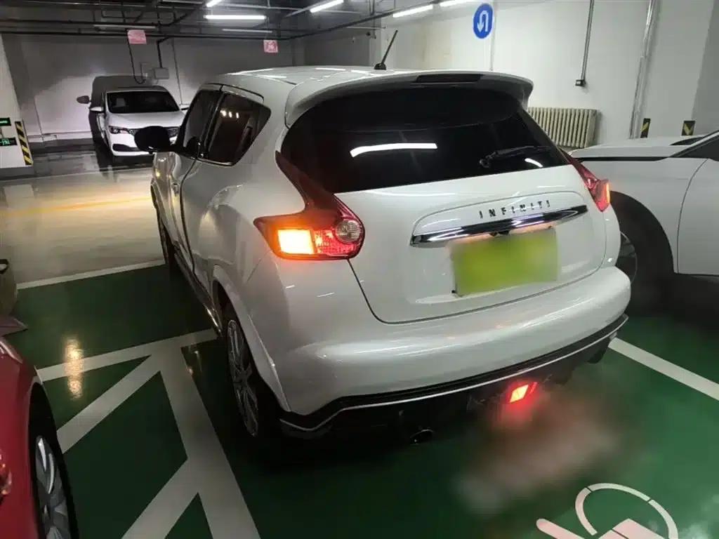 Infiniti ESQ 2014 1.6L Sporty Edition — миниатюра 5