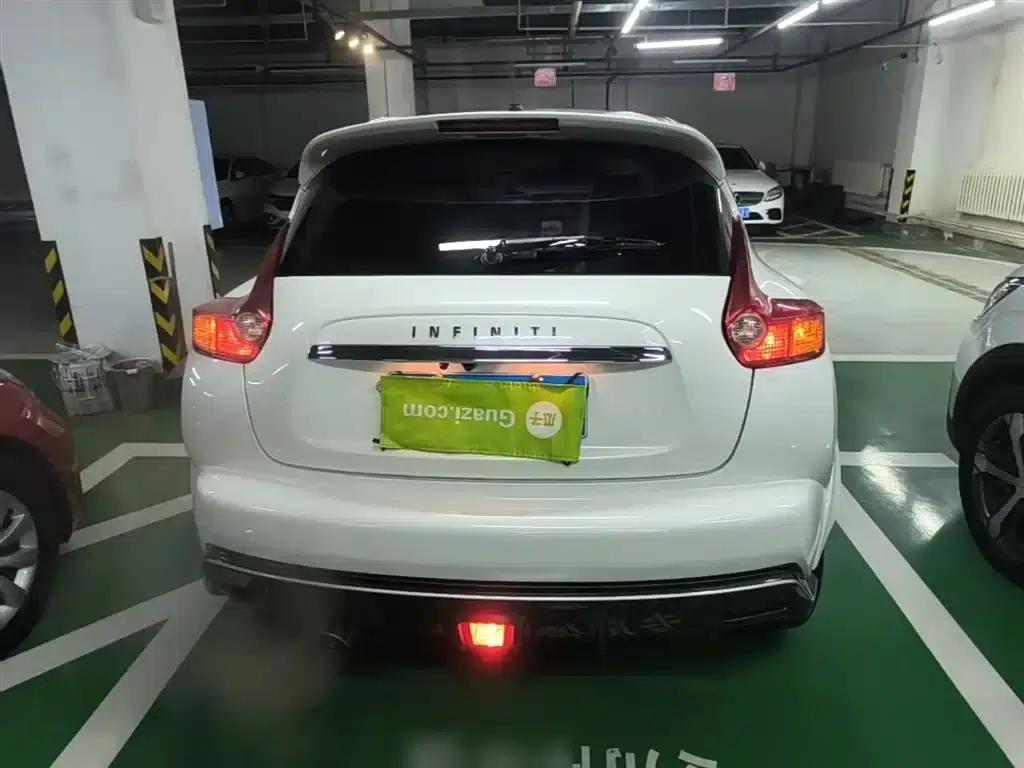 Infiniti ESQ 2014 1.6L Sporty Edition — миниатюра 6