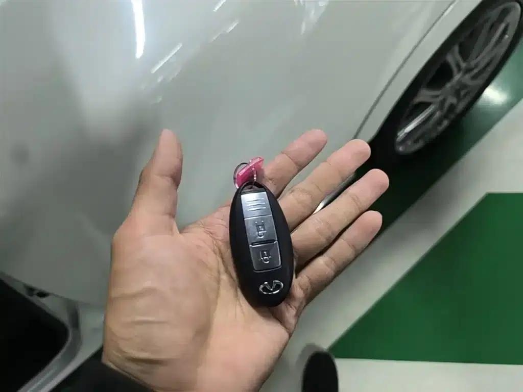 Infiniti ESQ 2014 1.6L Sporty Edition — миниатюра 9