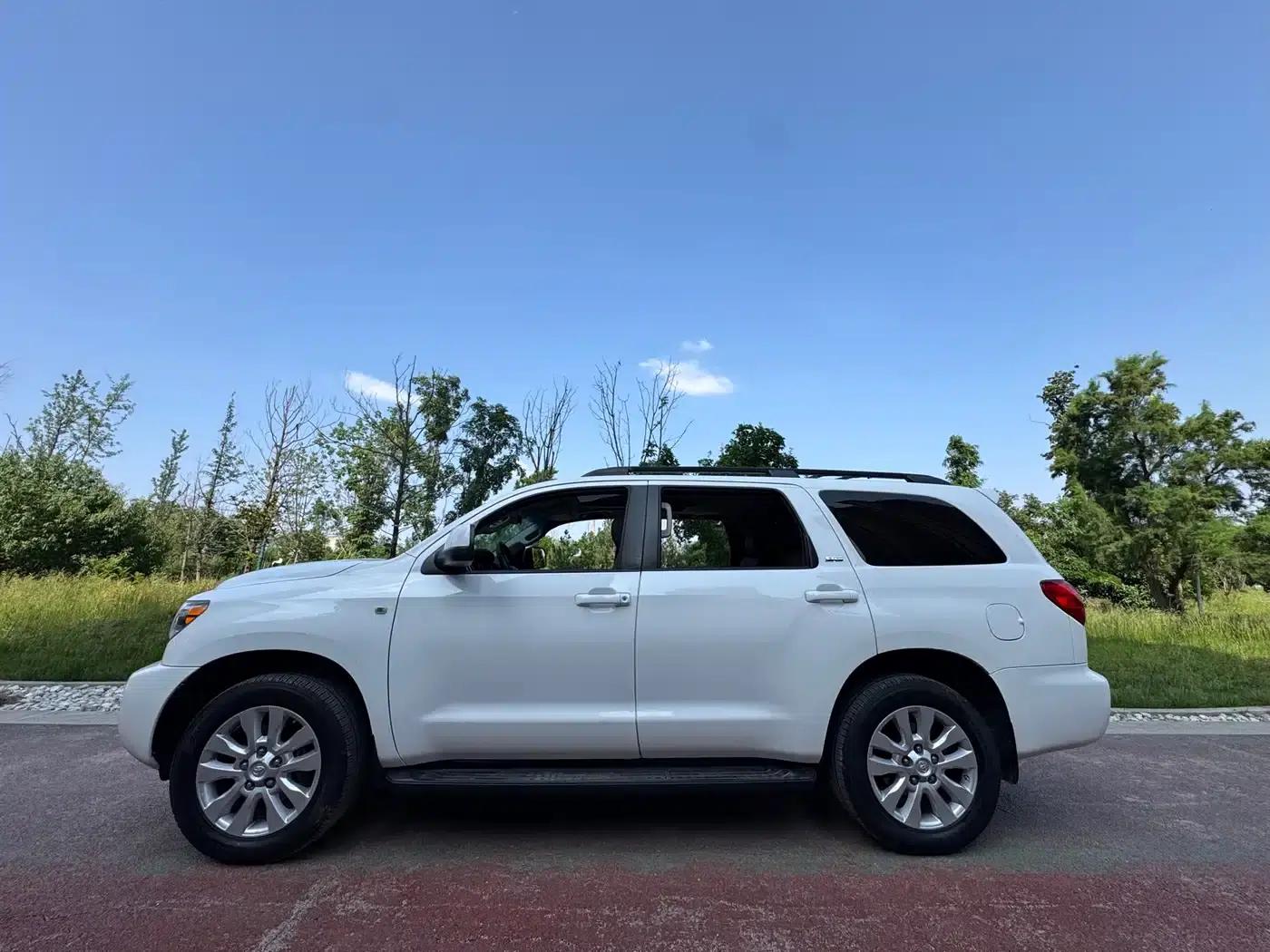 Sequoia 2010 5.7 Platinum Edition — миниатюра 2